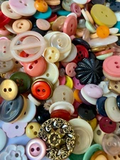 100 pcs Mixed Lot Of Vintage Colorful Buttons