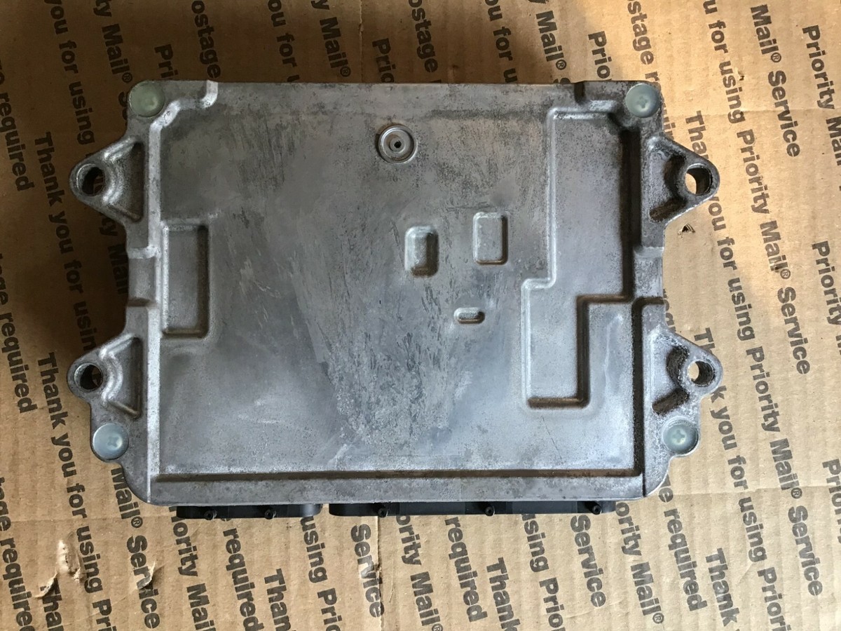 12-13 Mazda 3i 2.0L Computer Genuine OEM E6T62674H7 PE2K 18 881K 