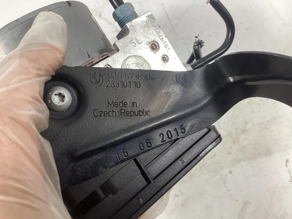 BMW M4F30 2015-2019 ABS módulo de bomba de freno antibloqueo 6871110 OEM. Foto 4 de 4