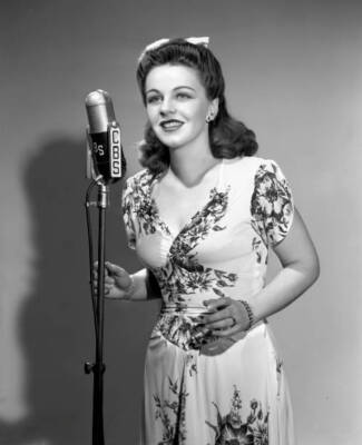 vocalist Vera Deane She is Dame in the Hi Lo Jack and Dame team 1940s Photo 4