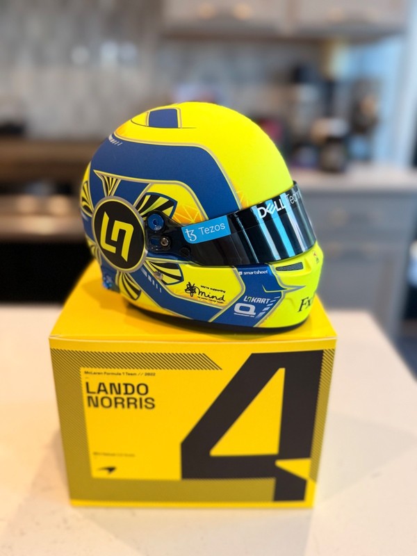 2022 Lando Norris mini helmet 1:2