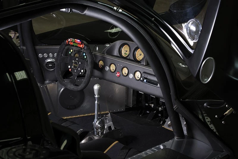 ultima-evolution-cockpit-800