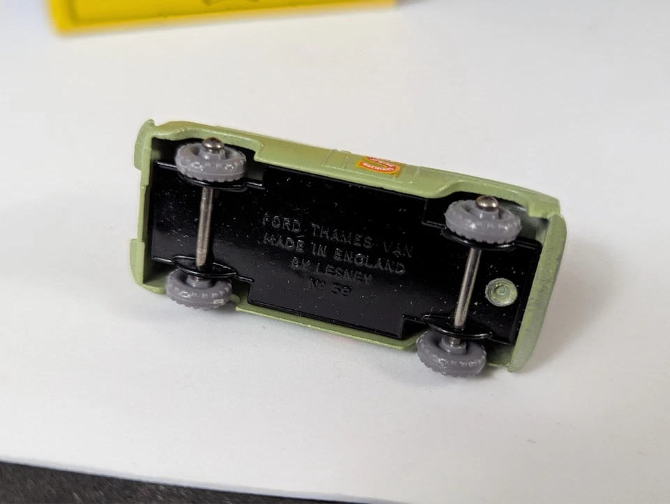 Lesney Matchbox 59A Ford Thames Van Singer Pale Green NIB Diecast 1:64 - Image 3 of 4