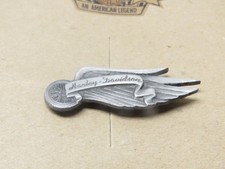 OBSOLETA HARLEY NOS 1995 Spilla Harley Ala Volante Peltro 99410-96Z