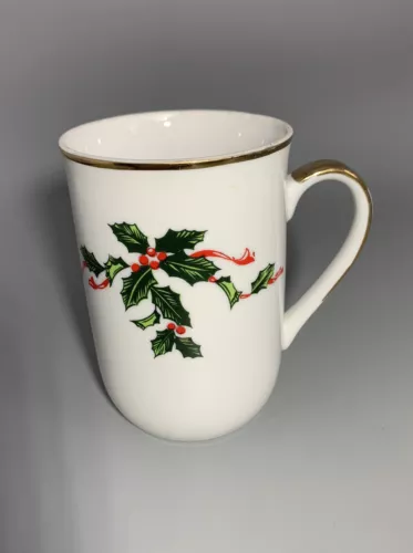 Lefton 8 Oz Handpainted Christmas  Mug with Holly & Gold Trim