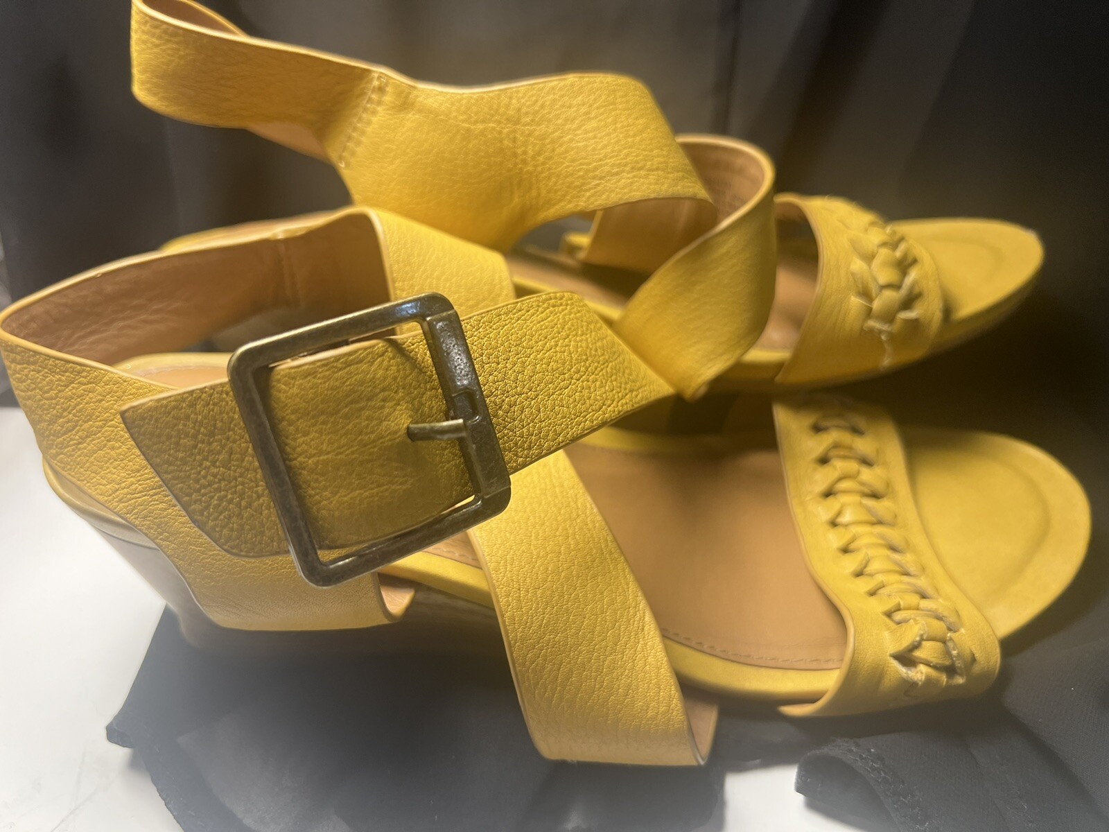 APL Sandali con zeppa e cinturino Comfortiva pelle giallo senape US 9W