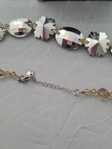 BUTLER AND WILSON FOILED FACETED SMOKY GLASS FLOWER & OVAL SHAPED NECKLACE - Picture 11 of 16
