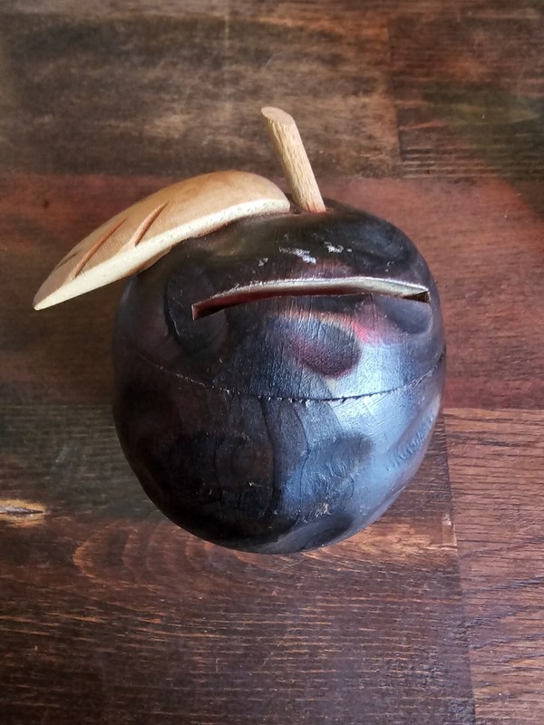 0125-m118 Vintage Apple Coin Bank Made In Spain