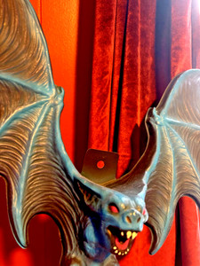 Vtg Rubies Costume Co Vacuform Plastic Mold Halloween 3D Gothic Vampire Bat