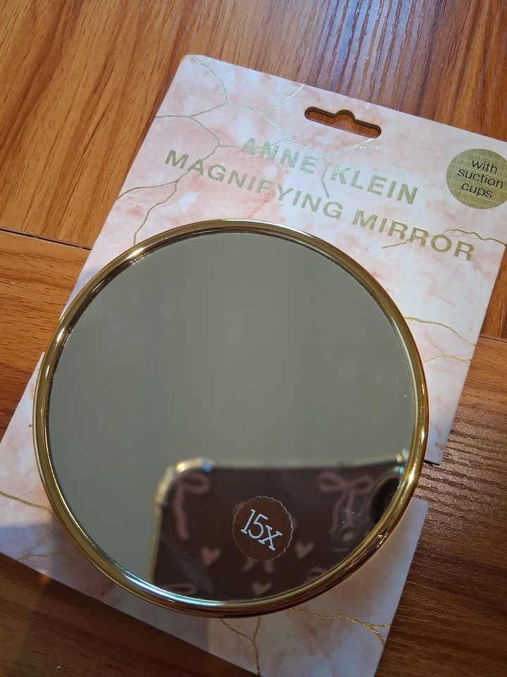 Espejo de aumento Anne Klein 15x con ventosas fácil uso - dorado Foto 2 de 4