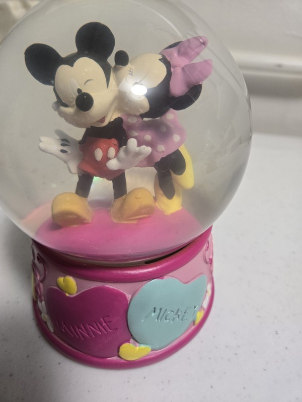 DISNEY Mickey & Minnie Mouse  Music Box Snow Globe Valentines Good Condition 