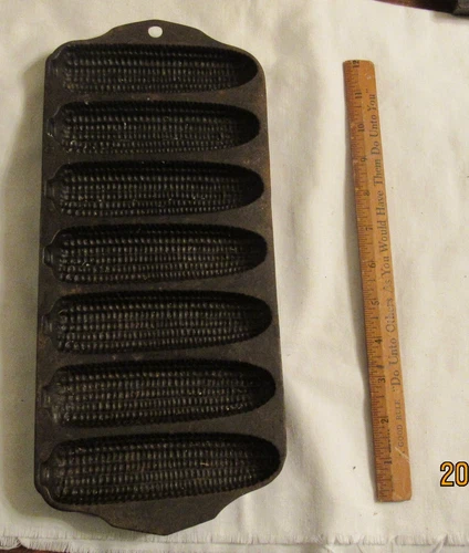 VINTAGE Griswold No. 273 Cast Iron Crispy Corn Stick Pan #930 Muffin Cornbread