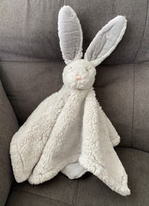 monique lhuillier security blankets