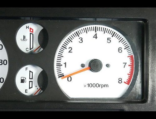 White Face Gauges for 1988-1995 Suzuki Samurai Tach Square Vent - Picture 3 of 4