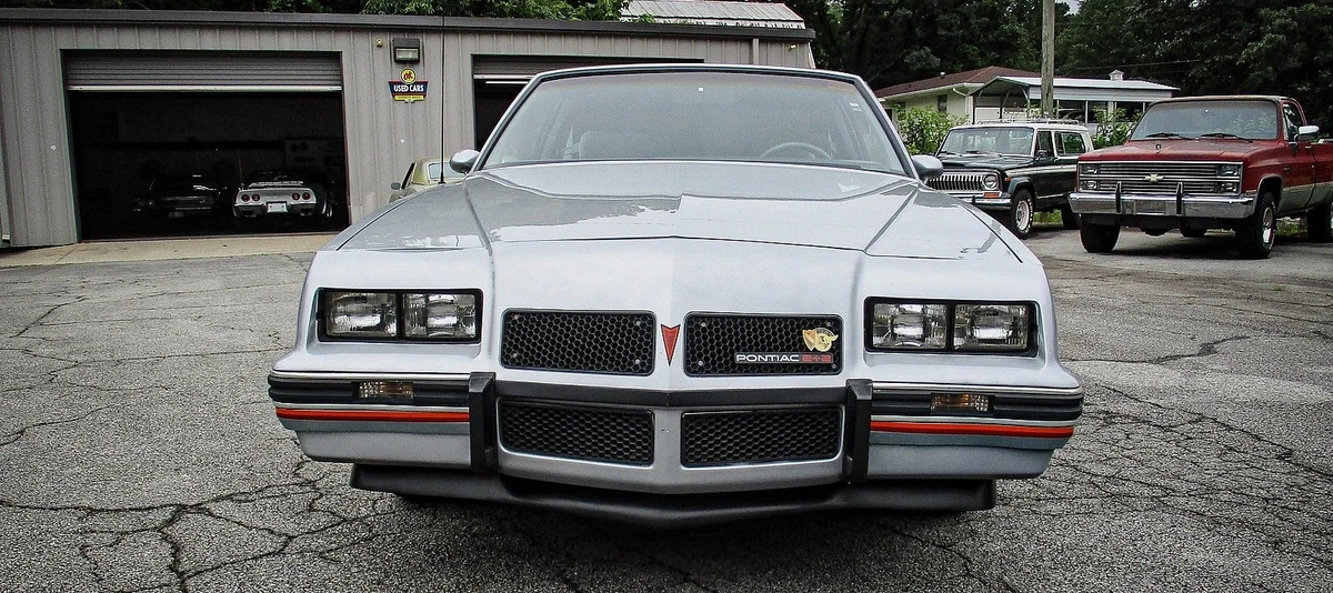 1986 Pontiac Grand Prix Aerocoupe front