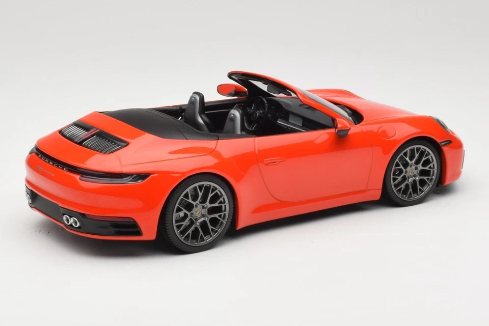 155067334 Porsche 911 992 Carrera 4S Cabriolet Naranja Minichamps 1/18 Foto 2 de 4