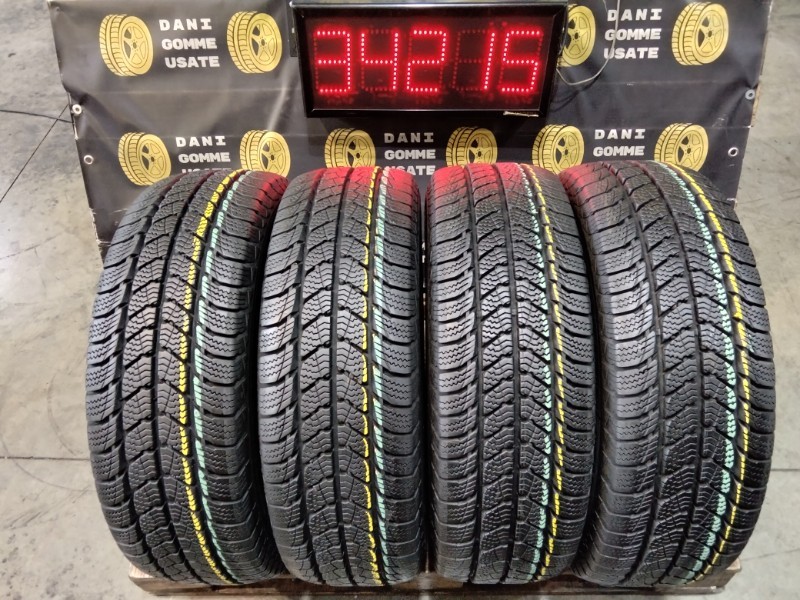Pneumatici Invernali 4 Gomme usate 215 70 15 C SEMPERIT Battistrada Residuo 99%