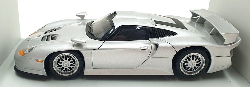 UT Models 1/18 Scale Diecast 27846 - 1997 Porsche 911 GT1