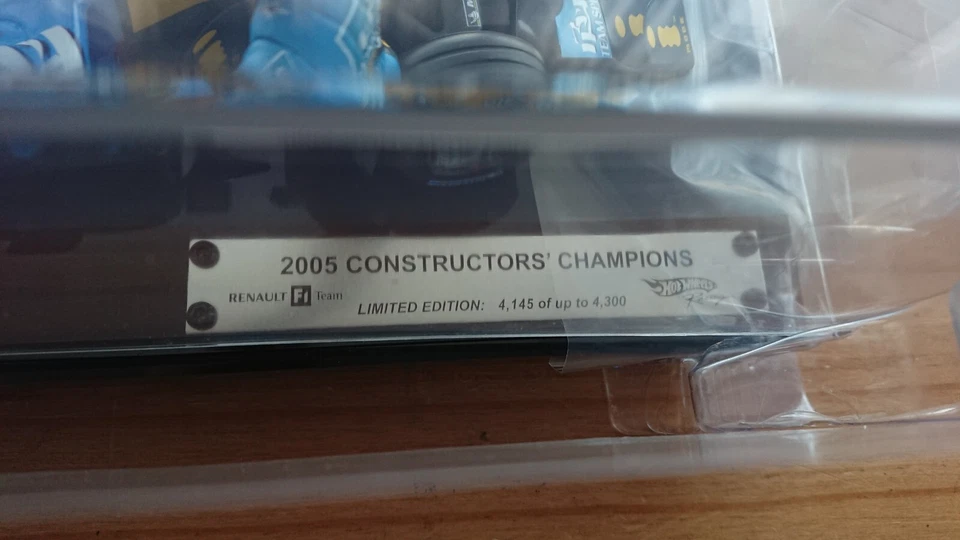 Hotwheels G9754 1:18 Renault R25 F1 Car 2005 With F. Alonso & Fisichella Figures - Image 3 of 4