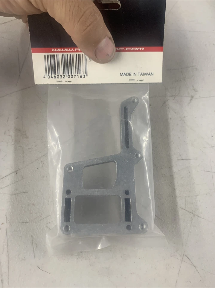 ROBITRONIC #R27017 ALLOY CAST ENGINE MOUNT: ROBITRONIC PROTOS 1/8 BUGGY - Image 4 of 4