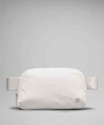 【新品未使用】 Lululemon Everywhere Belt Bag 1L Amazon.com | Lululemon Everywhere Belt Bag 1L (Honey Lemon