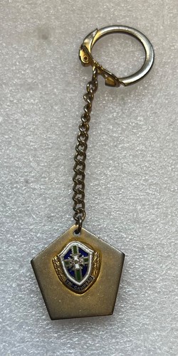 Very Rare Vintage keychain BRAZIL FOOTBALL FEDERATION TRI-CAMPEAO enamel - Picture 2 of 2