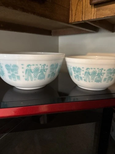 Vintage Set of 2 Pyrex Mixing Bowls Amish Butterprint.  #402  #403
