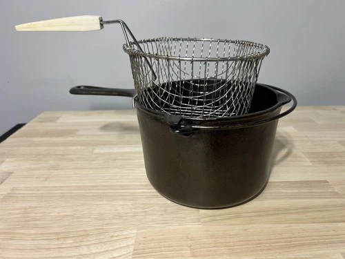 Griswold Cast Iron Deep Fat Fryer #1003 w/Strainer Basket