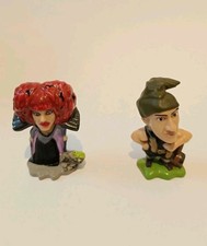 &Uuml;-Ei-Figuren "7 Zwerge - M&auml;nner allein im Wald" von 2006, K&ouml;nigin und Tschakko