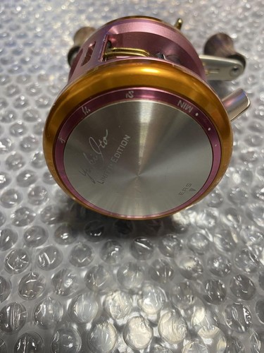 Megabass Reel M-Ito 103 - High-Performance Fishing Reel Lightweight Design - Picture 5 of 10