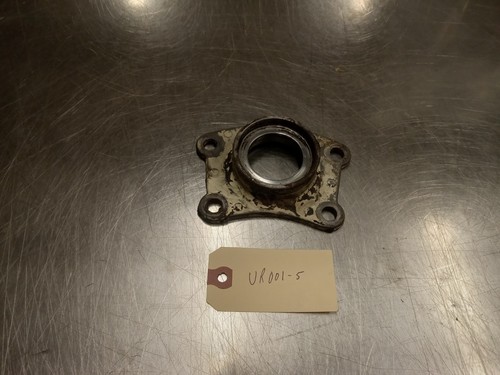 Used IH hay rake tine bar bearing housing 545568R1