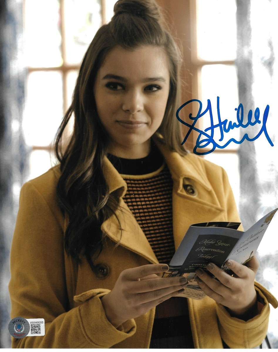 Hailee Steinfeld Signed 8x10 Pitch Perfect Photo Beckett Witnessed