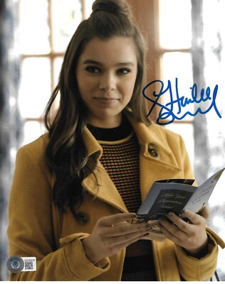 Hailee Steinfeld Signed 8x10 Pitch Perfect Photo Beckett Witnessed