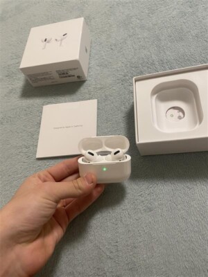 Apple AirPods Pro with MagSafe Wireless Charging Case - White