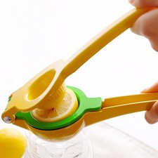 Aluminiumlegierung zweilagige Zitronenpresse, leicht zu reinigen, zufällige helle Farben