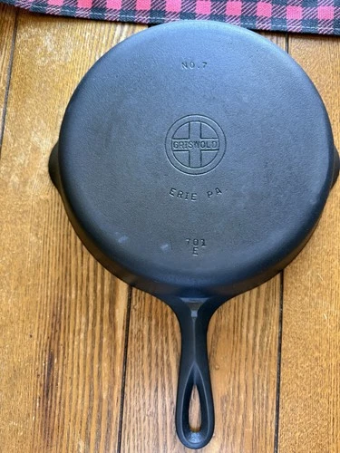 Griswold #7 Small Block Logo Cast Iron Skillet Smooth Bottom 704 *FLAT*RESTORED*