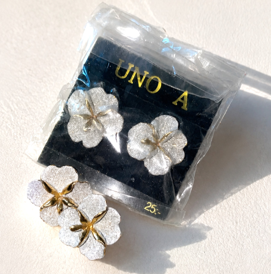 Vintage UNO A Flower Stud Earrings Silver Gold Tone Floral Fashion Jewelry Gift