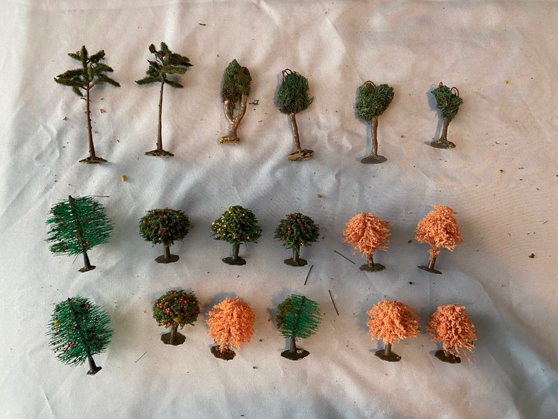 HO Scale Model Train Scenery Trees LOT OF 18 Tree Vintage 2.5 inch to 4 inch