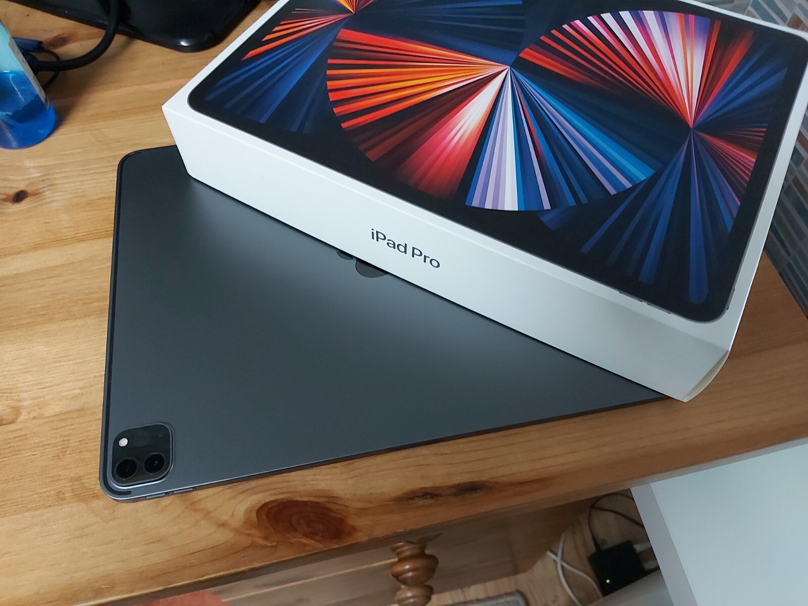 iPad Pro 5th Generation 12.9 Space Grey Excellent Condition w/stand eBay