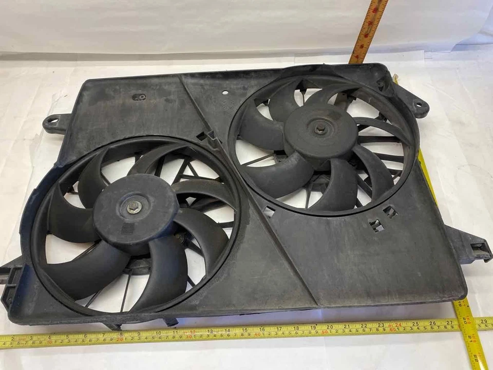 Conjunto de ventilador de motor de refrigeración eléctrico Dodge Magnum 2005-2007 3,5 L A/T Wagon G Foto 2 de 4