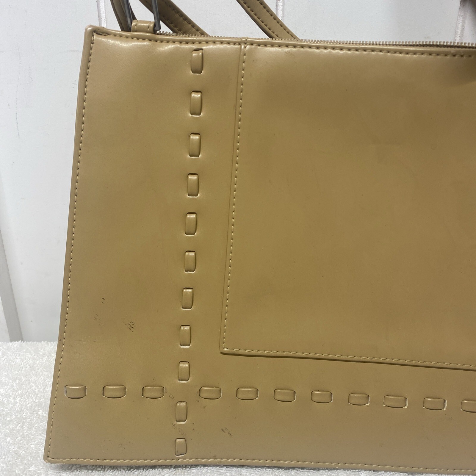 GUESS WOMEN'S BROWN FAUX LEATHER HANDBAG NICE! - image 2