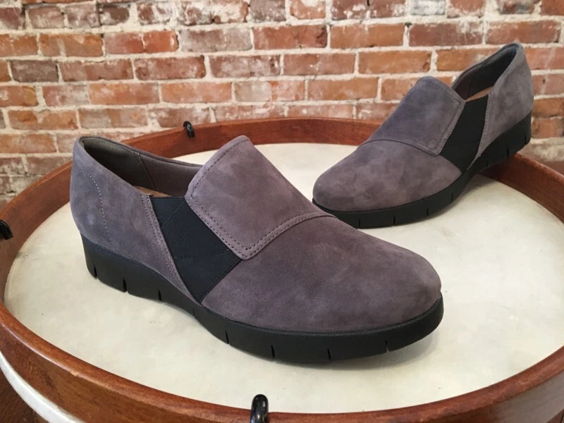 Mocassino Clarks Artisan grigio scamosciato Daelyn Monarch slip on comfort NUOVO