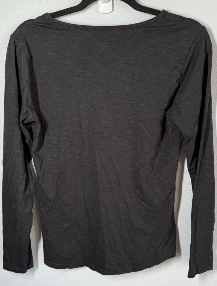 Top de mujer Horny Toad manga larga cuello en V mediano negro mezcla de lyocell informal Foto 2 de 4