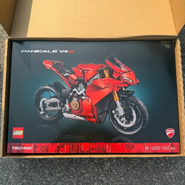 LEGO Technic Ducati Panigale V4 S New Sealed Box