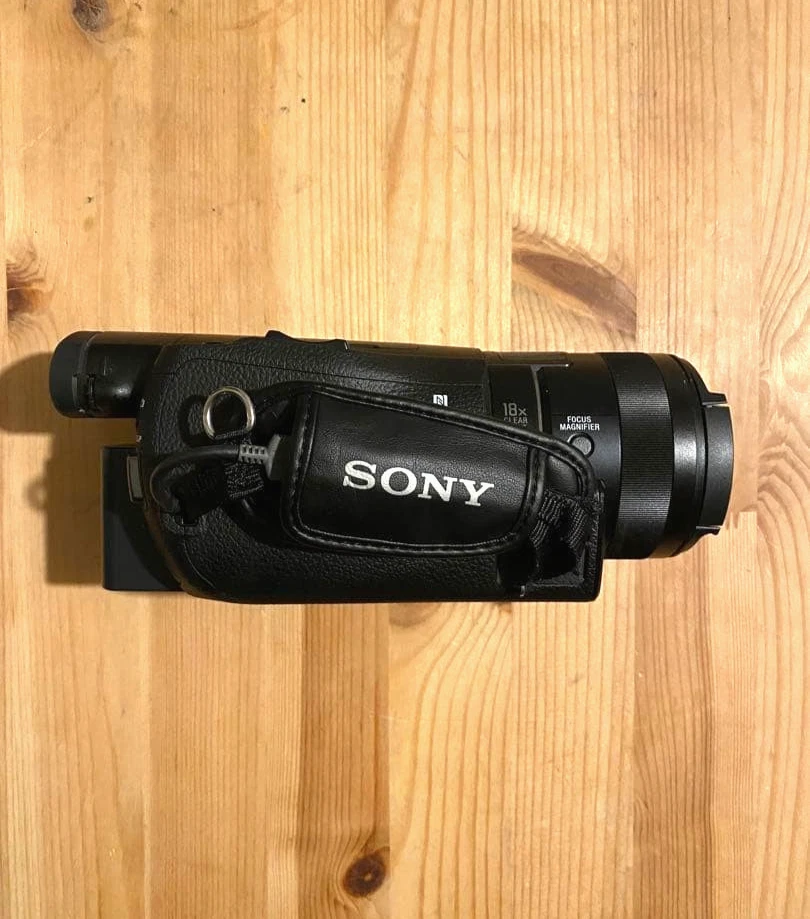 Sony FDR-AX100 4K Ultra HD Digital Camcorder Black with Charger & Battery Japan - Image 2 of 4