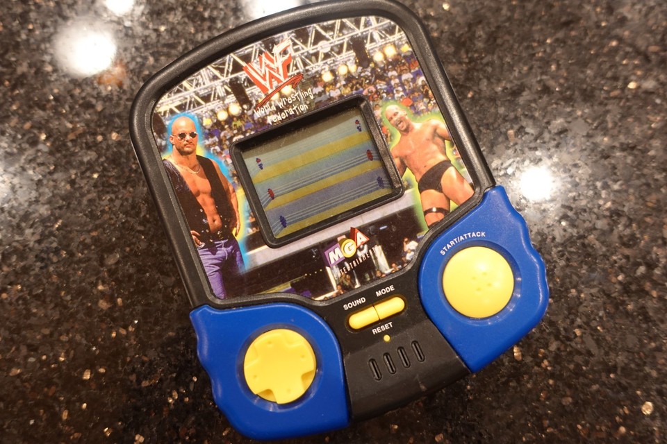 Vintage WWF by MGA Wrestling  Handheld Electronic Tabletop Video game D11