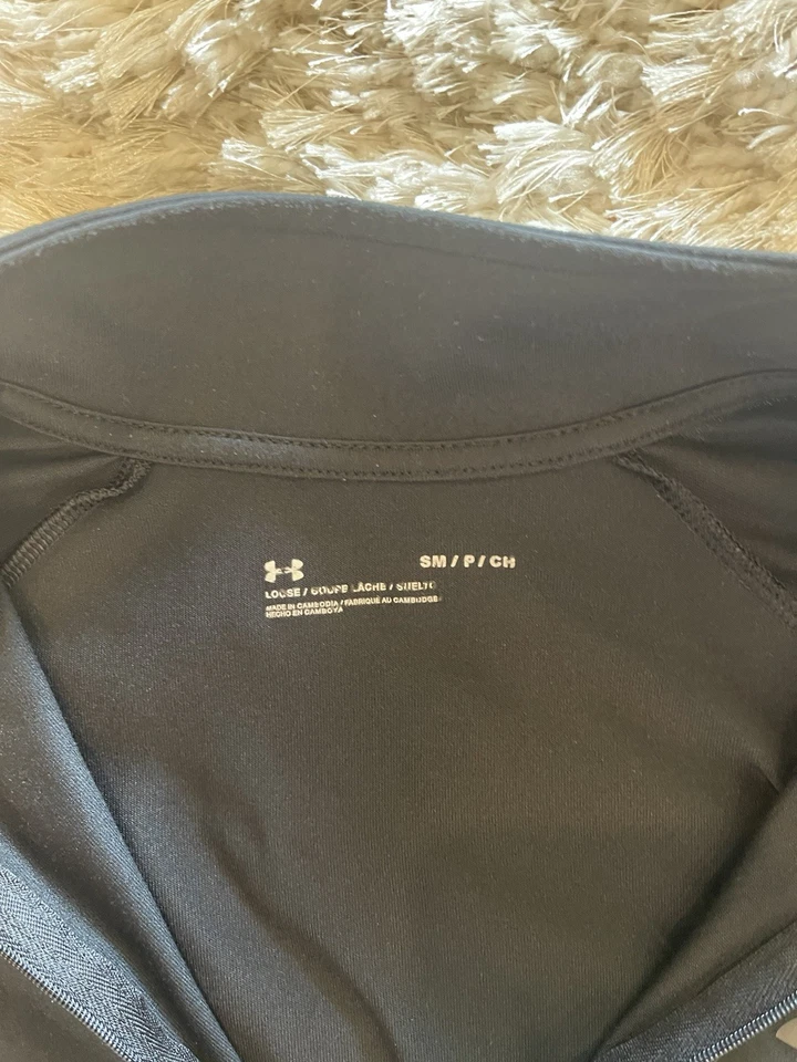 Top pulóver Under Armour Run 1/4 cremallera para mujer pequeño ajustado negro Foto 3 de 4