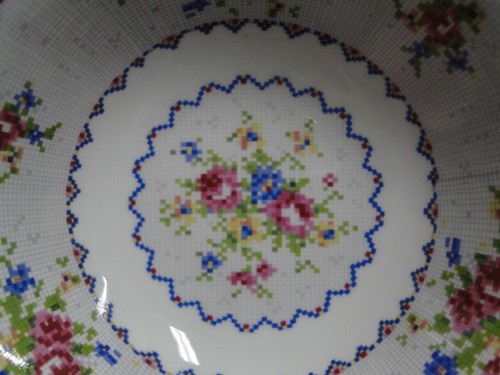 Royal Albert Petit Point, Floral Embroidery: Cereal Bowl (s), 6 1/4" x 1 3/4" - Picture 4 of 7