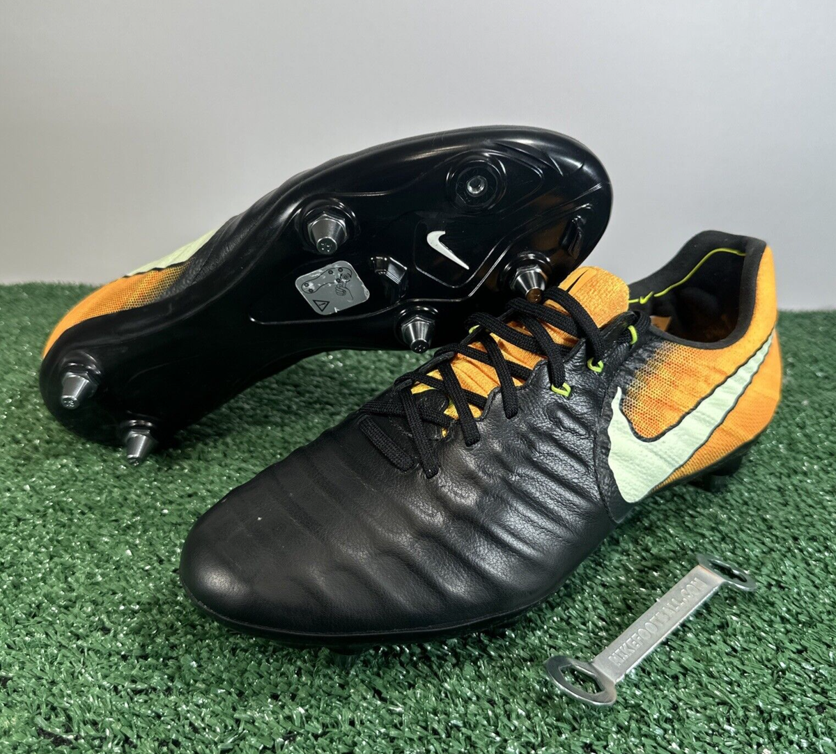 Nike Tiempo Legend 7 Elite SG-Pro Soccer Cleats Has Defect Nike Tiempo Legend 7 Elite SG-Pro Soccer Cleats Has Defect
