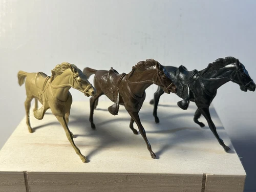 Marx 1950/60s 54mm Cavalry horses from Fort Apache set.  Cream,Blk,Brn.